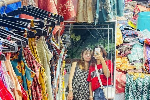 Mumbai: Exclusive Half-Day Shopping Tour with Guide (Only Guide Service )