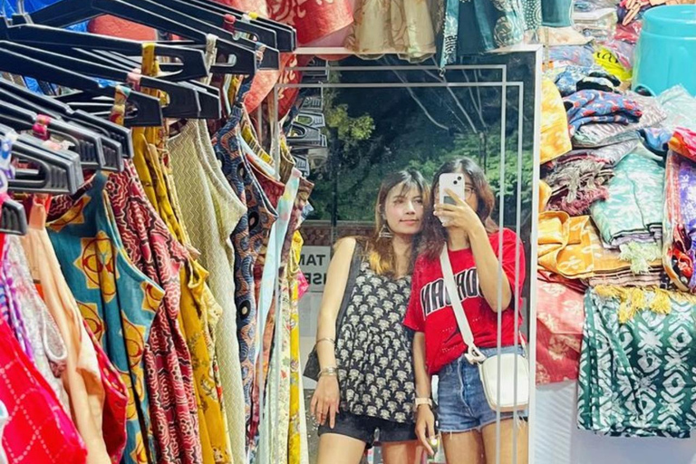 Mumbai: Exclusive Half-Day Shopping Tour with Guide (Only Guide Service )