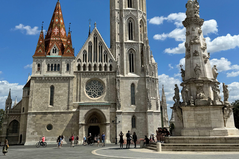 Buda Castle: Guided Walking Tour with Royal Cake Tasting