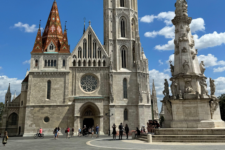 Buda Castle: Guided Walking Tour with Royal Cake Tasting
