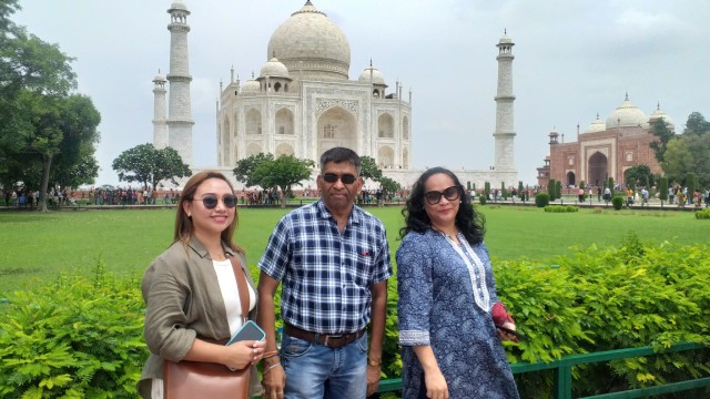 Visit Bengaluru Agra Same Day Trip by Return Flights with lunch in Bangalore