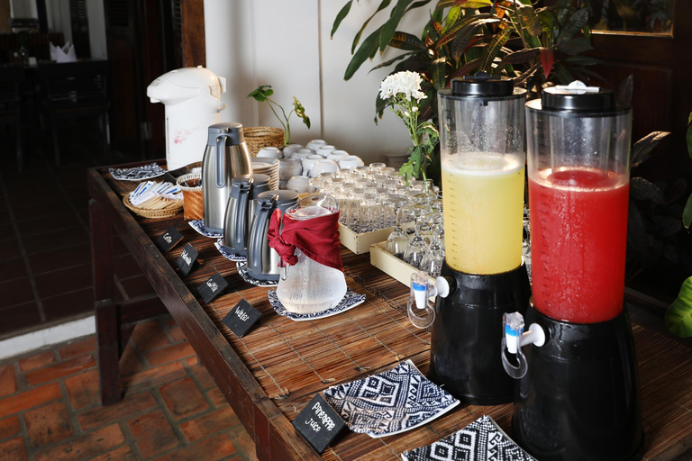 Luang Prabang: Alms Giving Ceremony & Breakfast