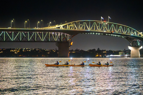 Auckland : Visite nocturne en kayak des lumières de la ville