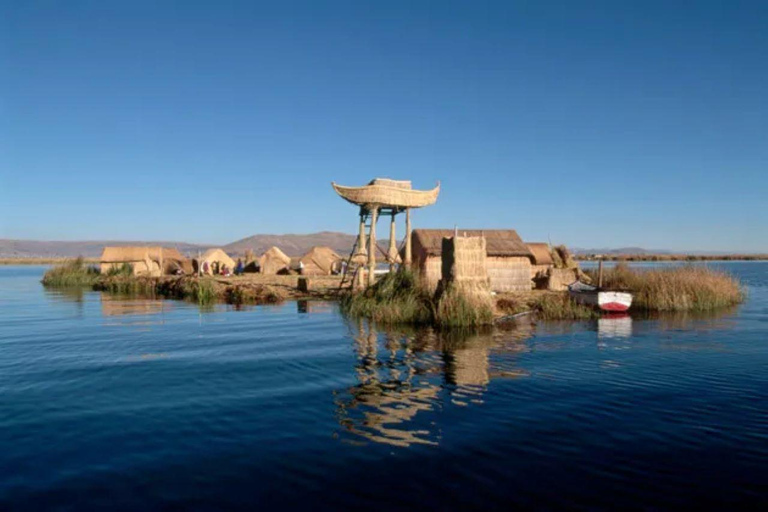 Puno: Uros Island + Floating Hotel 2 Days | Dinner