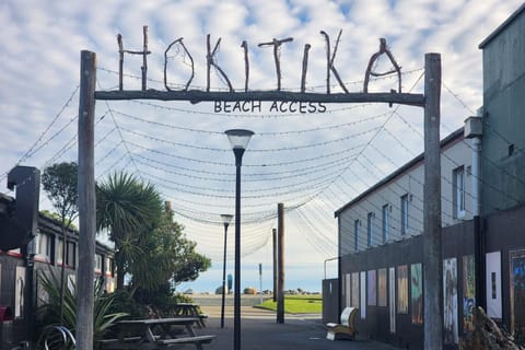 Greymouth to Franz Josef via Hokitika small group tour One-Way - Image 2