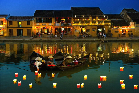 Visite de la ville de Hoi An - tour en bateau - lâcher de lanternes de fleurs sur la rivière