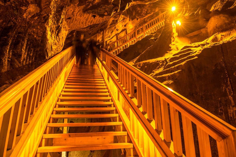 Cracovia: tour guidato delle miniere di sale con servizio di prelievo in hotelCracovia: tour guidato della miniera di sale con servizio di prelievo in hotel