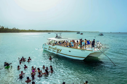 PuntaCana: Private Luxury Family BoatCruise with snorkelling