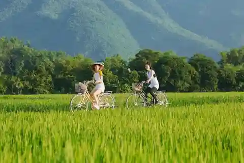 From Hanoi: Mai Chau Valley Day Trip with Cycling