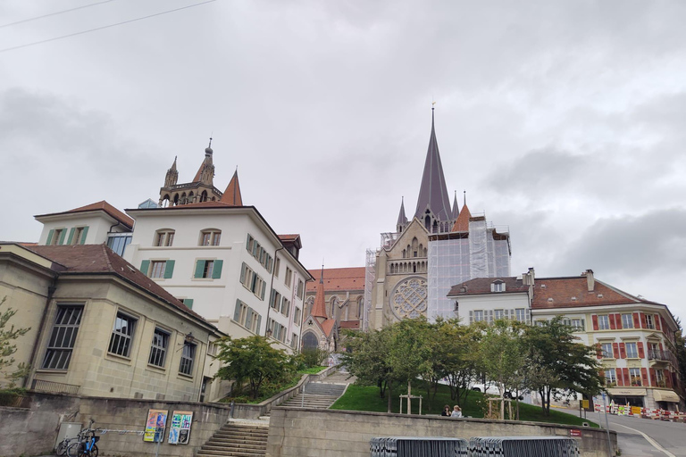 Lausanne: Traditional Food Group Walking Tour