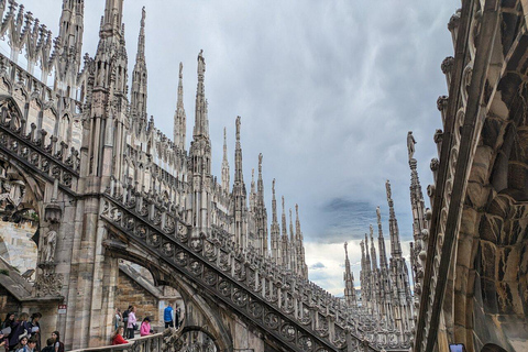 Milan Duomo Combo: Skip-the-Line Guided Tour & Rooftop Lift Spanish Speaking Option