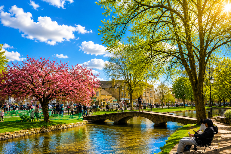 London: Cotswolds Villages & Castle Combe Small-Group Tour