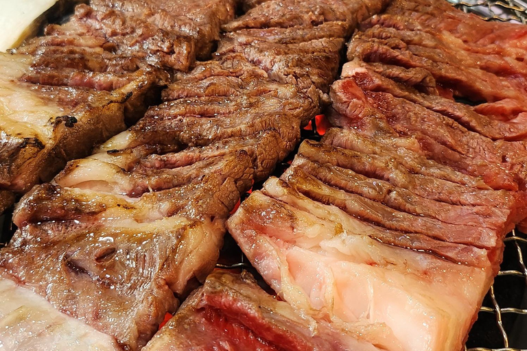 Seul: tour gastronómico pelo mercado noturno com churrasco coreano e casa de chá
