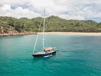 Isola Magnetica: Crociera in barca a vela all'ora di pranzo