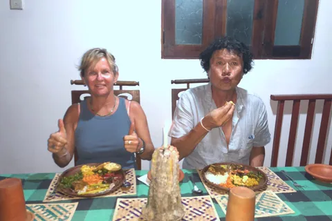 Kandy kookles met dorpsfamilie