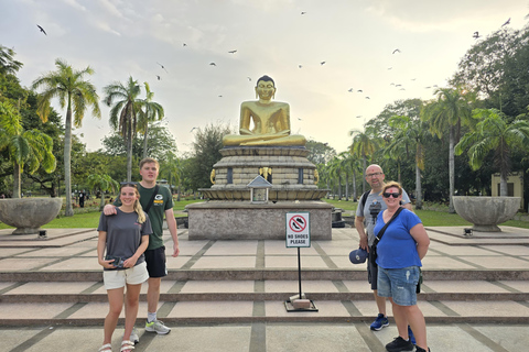 Colombo Heritage and Cultural Temples Tuk Tuk Tour