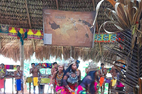 Panama City: Emberá Village & Chagres River Canoe Tour