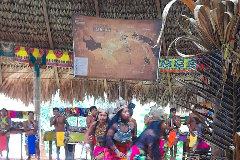 Panama City: Emberá Village & Chagres River Canoe Tour