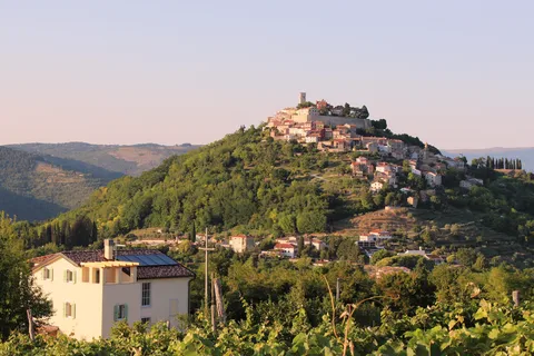 Von Poreč: Motovun & Grožnjan mit Verkostung lokaler Produkte