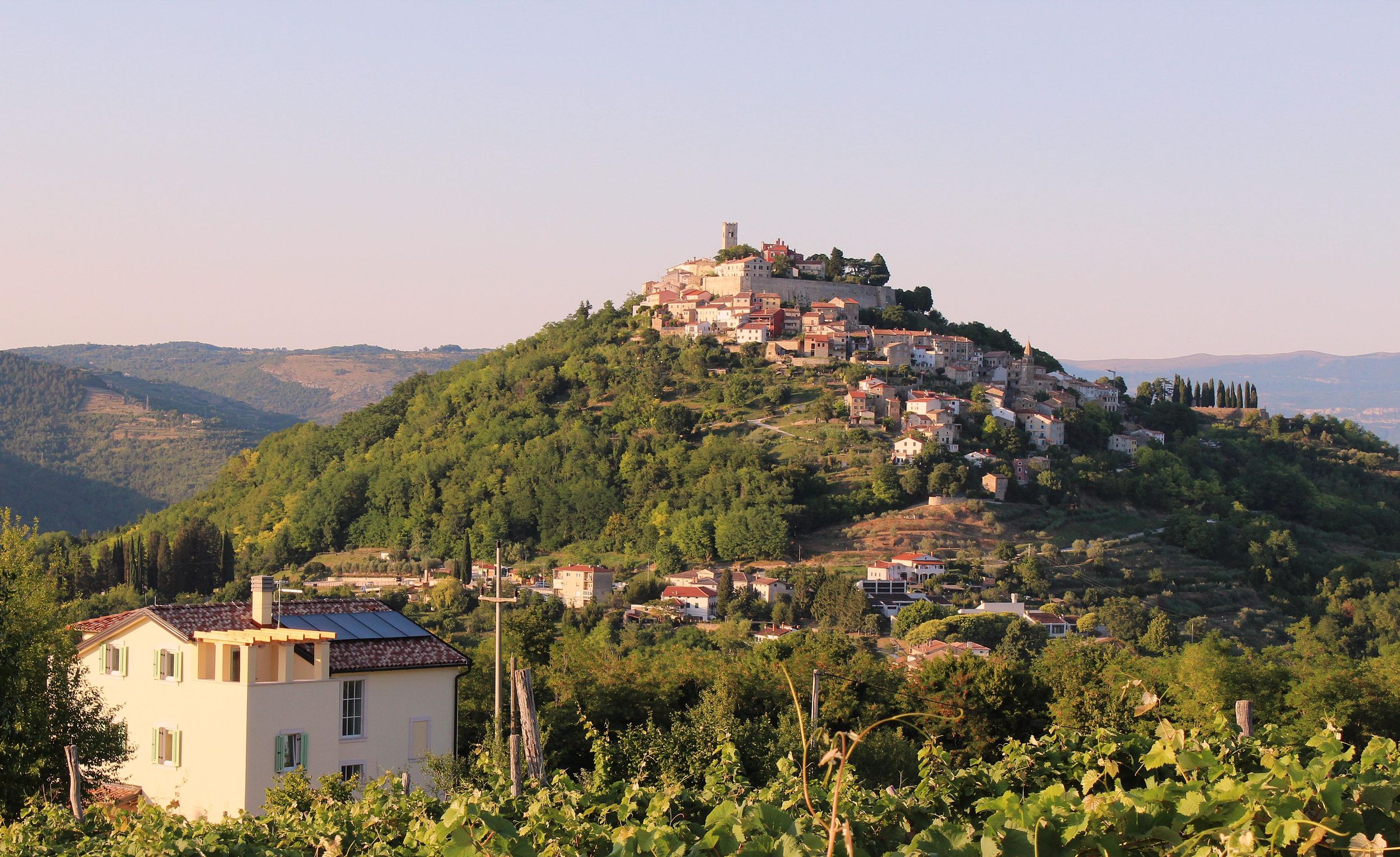 Von Poreč: Motovun & Grožnjan mit Verkostung lokaler Produkte