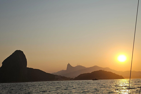 Rio de Janeiro: Sailing Sunset Tour with Snacks and Drinks