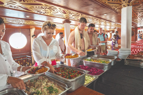 Antalya/Kemer: Luxury Pirate Boat Cruise with Lunch & Drinks Luxury Pirate Boat Cruise with Antalya Hotel Transfers