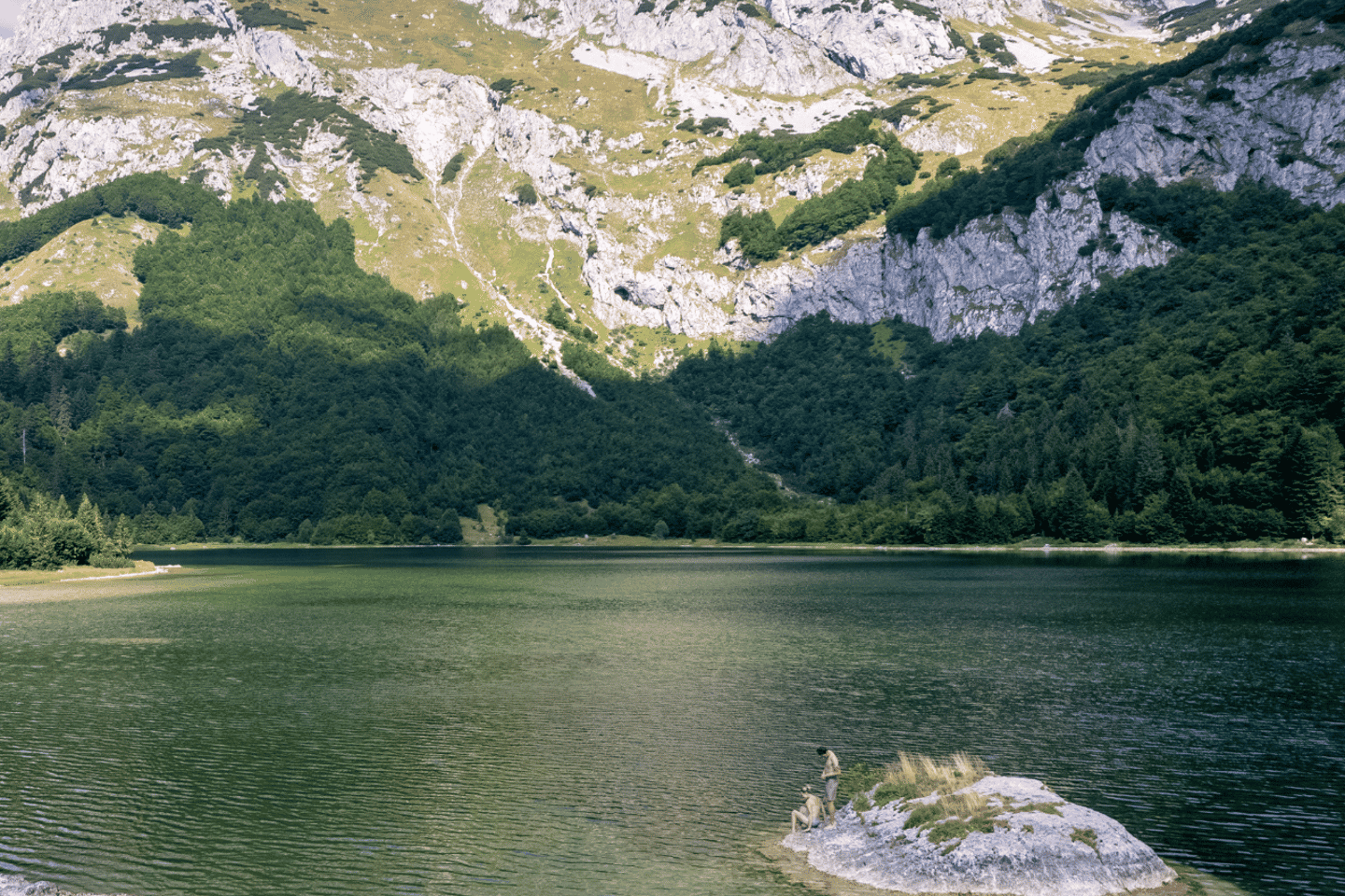 Climbing Mount Maglić: Visit to Trnovačko lake