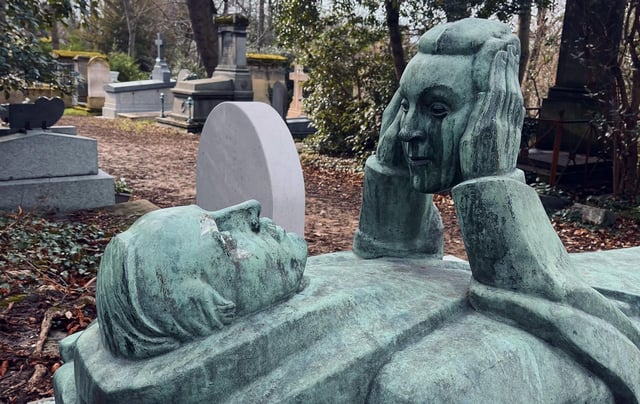 Chi ha ucciso Victor? Gioco di fuga al cimitero di Père Lachaise