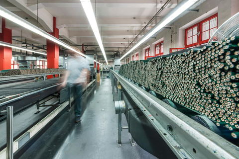 Visita pública guiada: Produção de "lápis de madeira".Visita pública guiada (alemão): Produção "Canetas de madeira"