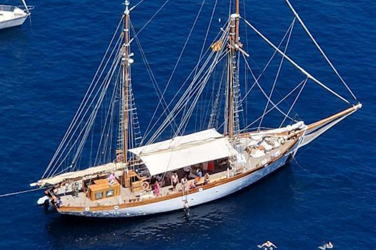 Brunch en mer dans l&#039;archipel des FrioulBrunch en mer dans l&#039;archipel du Frioul