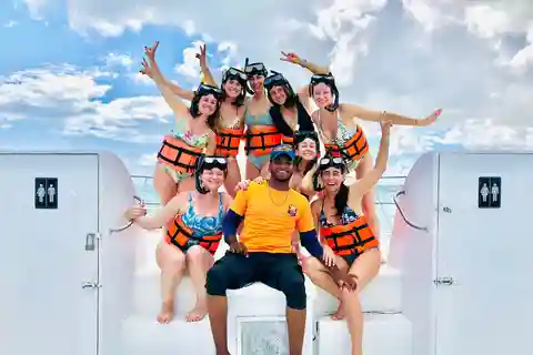 Punta Cana: Private Party Boat Cruise with Drinks and Snacks