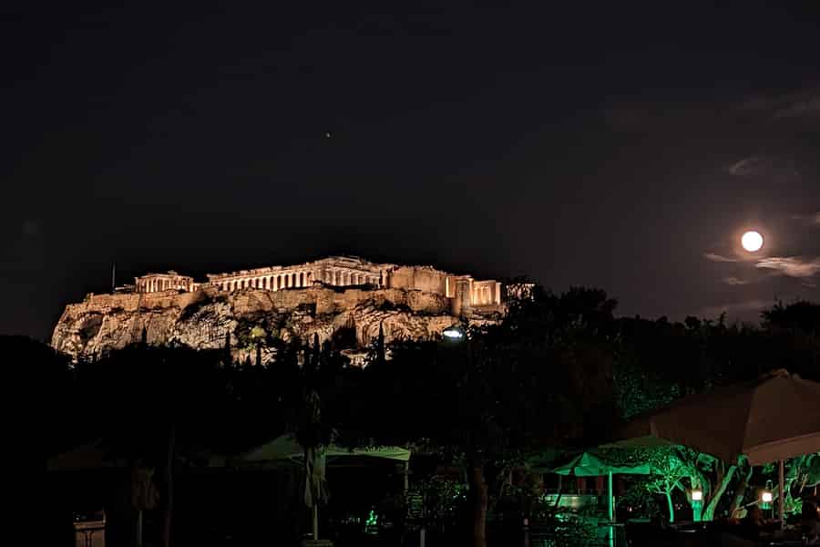 Zauberhafter nächtlicher Rundgang durch Athen mit Abendessen. Foto: GetYourGuide