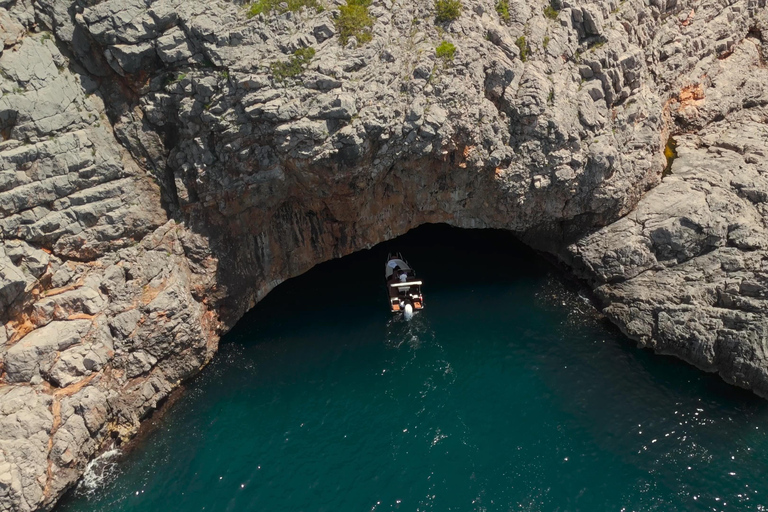 Kotor: Cueva Azul y Natación, Nuestra Señora de las Rocas, MamulaKotor: Cueva Azul , Nuestra Señora de las Rocas, tour en barco Mamula