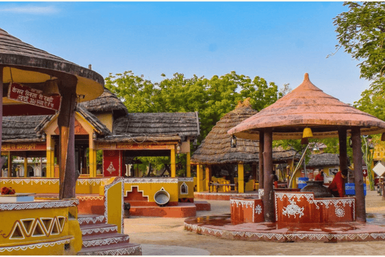 Jaipur: Chokhi Dhani Dorf-Tour mit Abendessen im Oldtimer