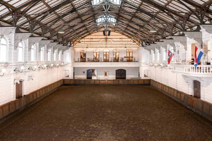 Amsterdam: Hollandsche Manege Ticket für die Ställe. Foto: GetYourGuide