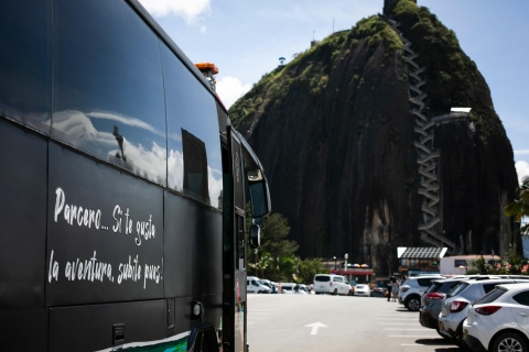 Medellín: Ausflug zum Felsen von Guatapé mit Kreuzfahrt und lokalen Verkostungen