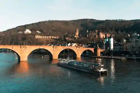 Heidelberg: Green-City-Tour mit dem Solarschiff Neckarsonne