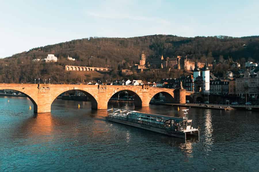 Heidelberg: Green-City-Tour mit dem Solarschiff Neckarsonne. Foto: GetYourGuide