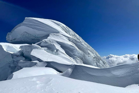 Huaraz: 4-Day Guided Expedition to Nevado Chopicalqui