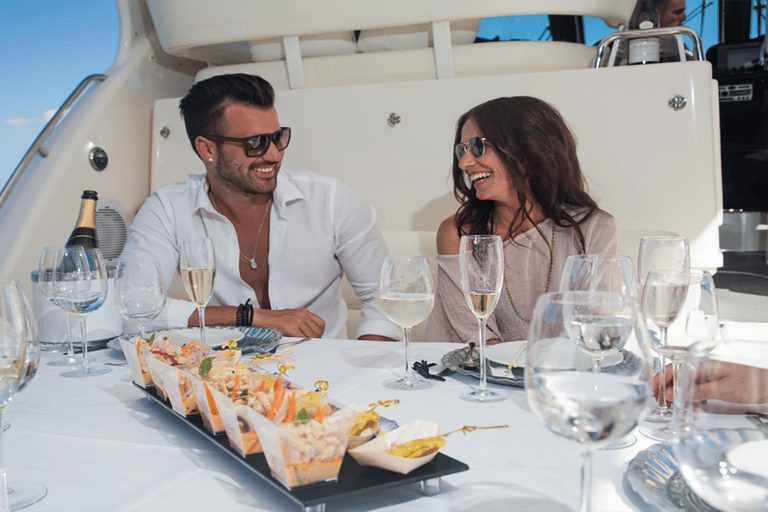 Puesta de Sol VIP en Ibiza en un Barco Privado para hasta 10 personas