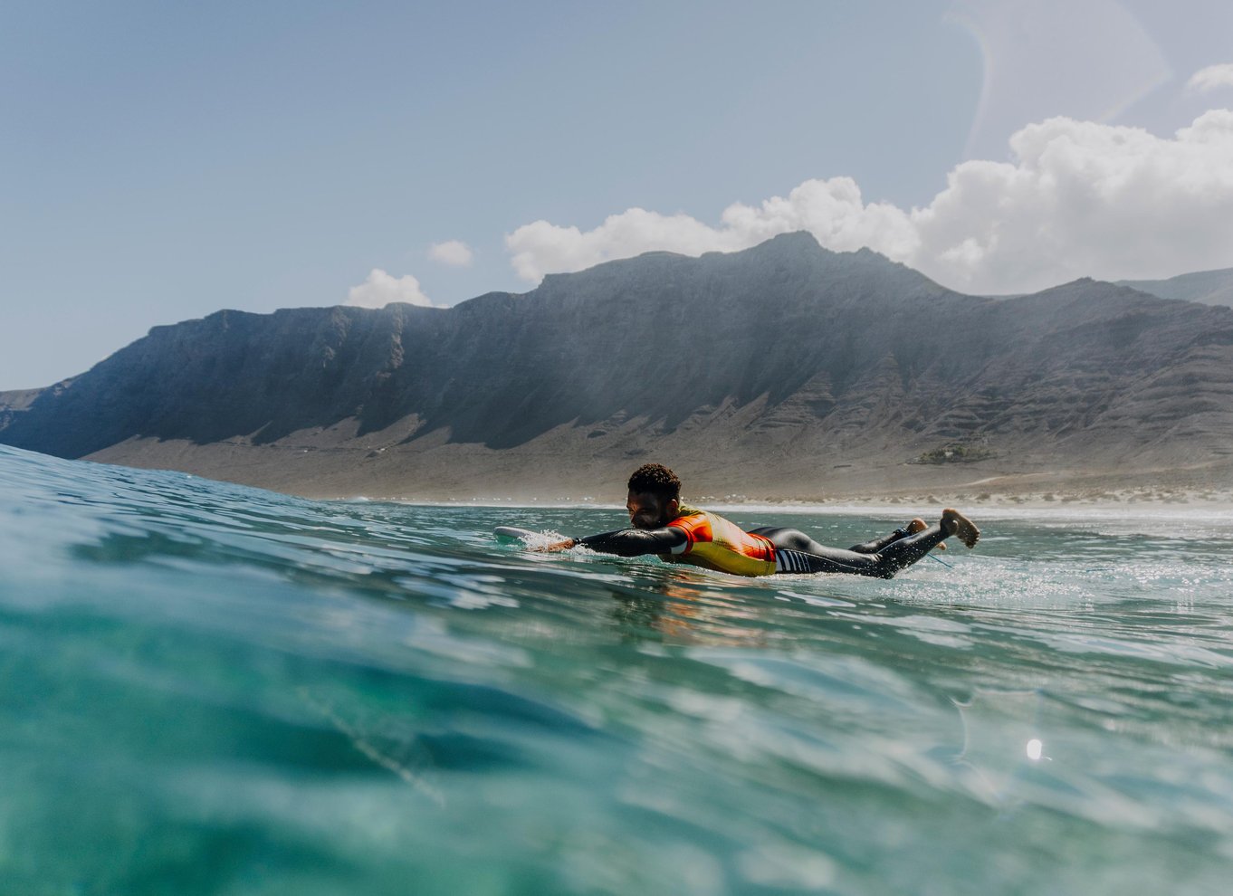 Lanzarote: Famara Beach Surfing lektion for alle niveauer