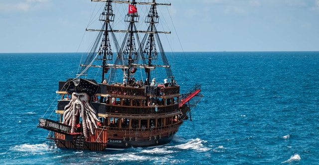 Alanya: Pirate Boat Tour with Swimming Stops & Foam Party