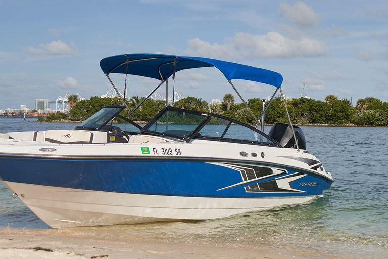 Miami: Private Boat Rental with champagne and captain Private Boat Rental in Miami with experienced captain -2h-