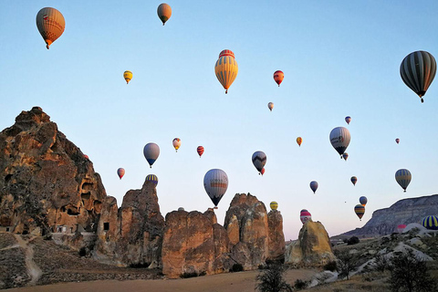 Cappadocia: giro in mongolfiera con champagne e colazione