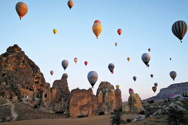 Capadocia : Viaje en globo aerostático con champán y desayuno