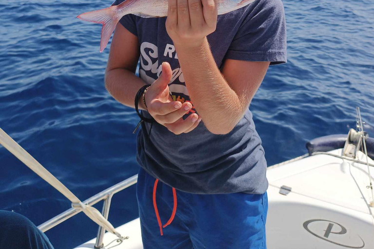 Rhodos: 4 uur durende privéboottocht met visuitrustingRhodes: Privéboottocht van 4 uur om te vissen, inclusief uitrusting