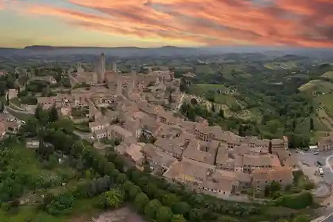 Explora a Toscânia: Pisa, San Gimignano e Siena numa só viagem
