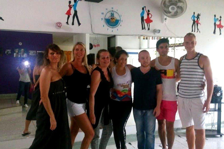 Cali: Salsa Class and Market Tour with Food Tasting