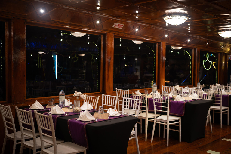 迪拜：码头豪华游艇巡游，搭配五星级印度晚餐