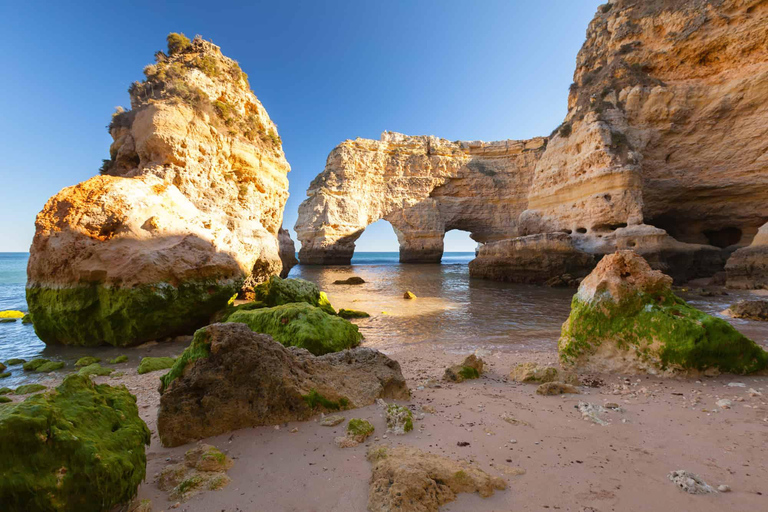 Lisbonne : Algarve, grottes de Benagil et Lagos avec option de tour en bateauVisite en petit groupe